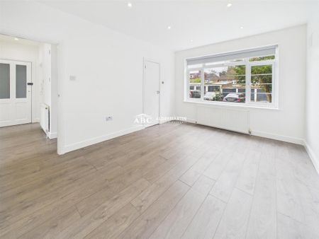 2 bedroom ground floor flat to rent - Photo 2
