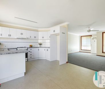 Freshly Updated 2-Bedroom Villa in a Quiet, Central Location - Photo 2