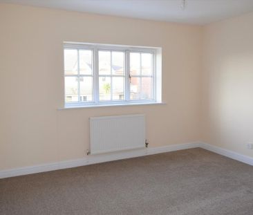 2 bedroom semi-detached house to rent - Photo 2