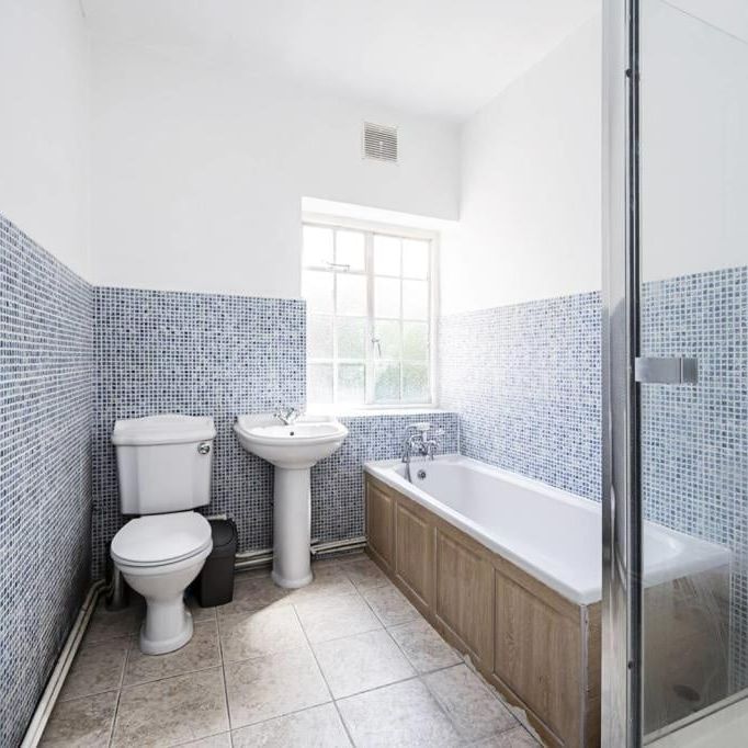 3 Bed Flat, Montrose Court, NW11 - Photo 1