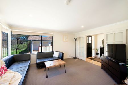 Fabulous family home with separate converted studio / rumpus! - Photo 3