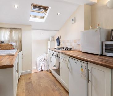 1 bedroom mews to rent - Photo 5