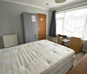 3 bedroom end of terrace house to rent - Photo 2