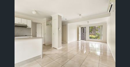 Bright & Airy Townhouse Living - Photo 5