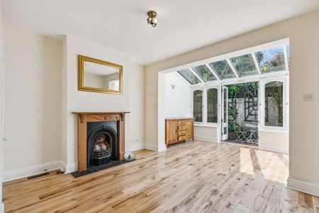 A charming two bedroom cottage in the heart of Richmond - Photo 5
