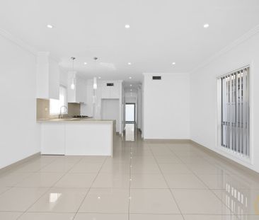 Modern 5 Bedroom&comma; Family Home&excl; - Photo 2