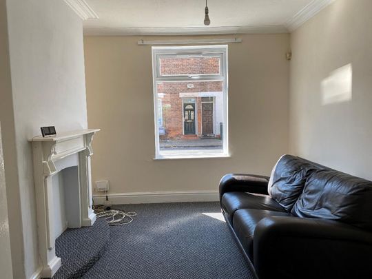 2 Bedroom Terraced House To Rent - Photo 1