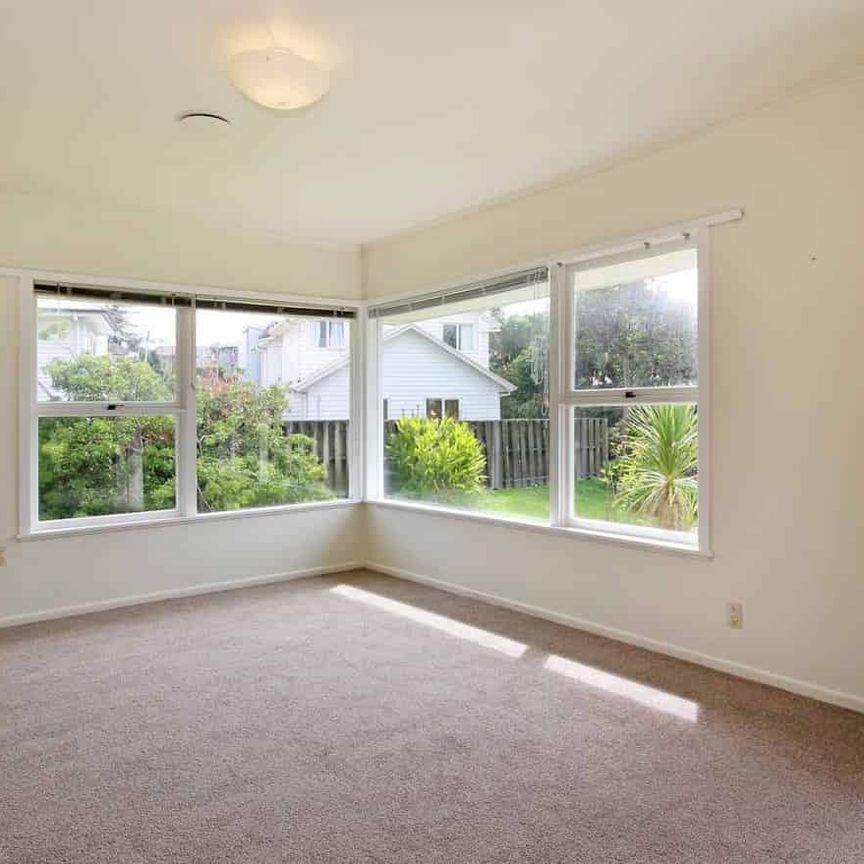 Tidy two bedroom unit - Photo 1