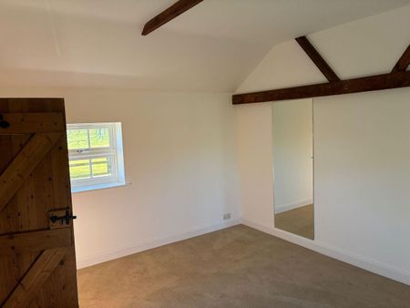 Spacious 2-bedroom maisonette in unique rural setting. - Photo 2