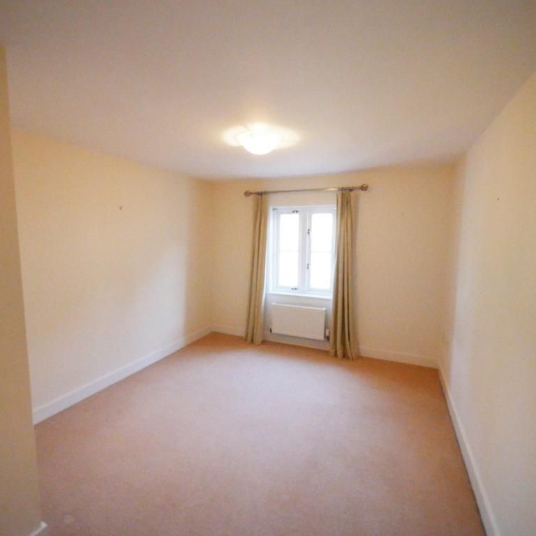 2 bedroom coach house to rent - Photo 1