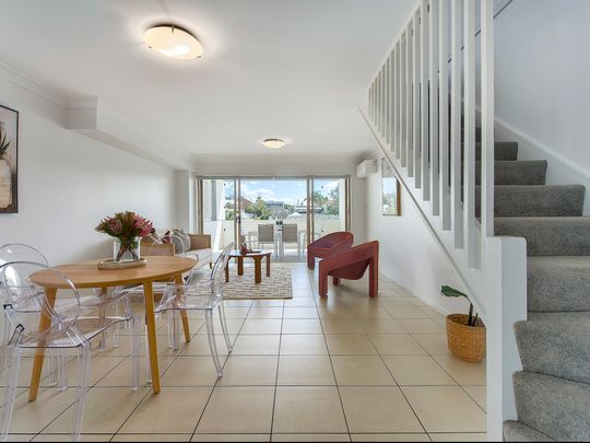 LARGE BALCONY WITH 2 CAR SPACE IN THE HEART OF SPRING HILL! - Photo 1