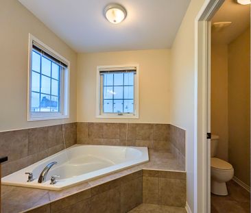 For Lease - 105 CHEYENNE Way, Barrhaven, Ontario - Photo 3