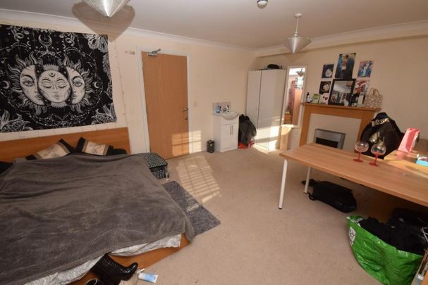 6 bedroom terraced house to rent - Photo 1