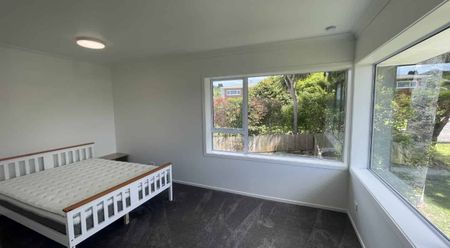 Female Boarding House - Room & Shared Spaces - Photo 3