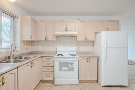 For Lease - 2887 Darien Road, Burlington, Ontario - Photo 4