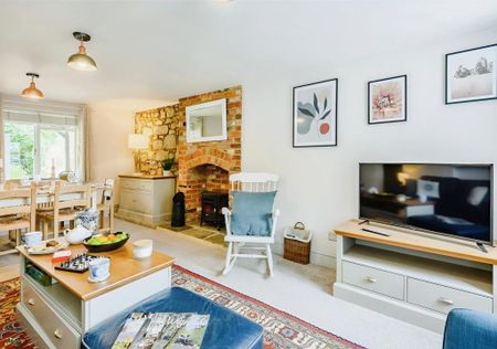 3 bedroom semi-detached house to rent - Photo 3