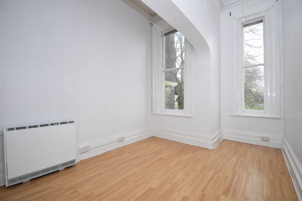 Flat to rent - Castle Hill, Rochester, ME1 - Photo 1