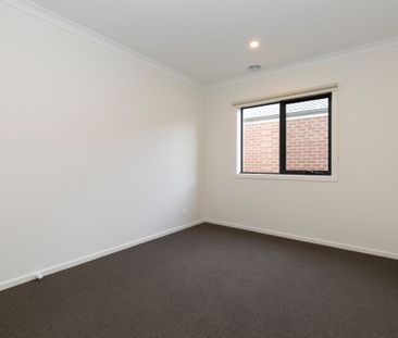 Spacious 4-Bedroom Home in Wallan - Photo 3