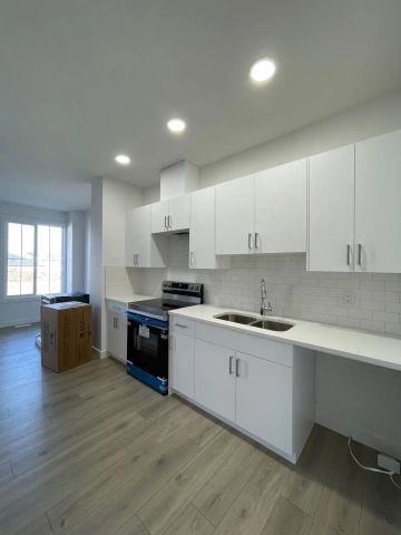 Single Garage Unit - 7020 KESWICK COMMON SW — Entire house - Photo 3