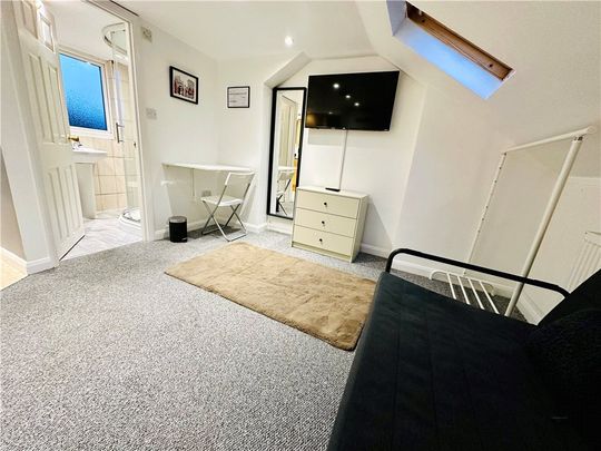 Maybury Road, Woking, Surrey, GU21 5JR - Photo 1