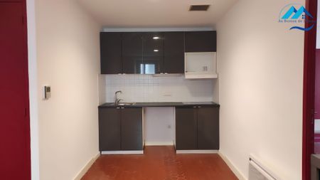 Location Appartement 3 pièces 52m² MARSEILLE 1er - Photo 3