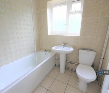 2 bedroom maisonette to rent - Photo 5