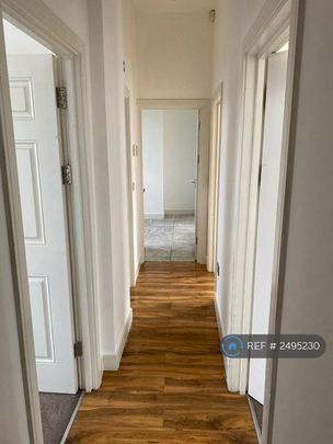 3 bedroom flat to rent - Photo 1