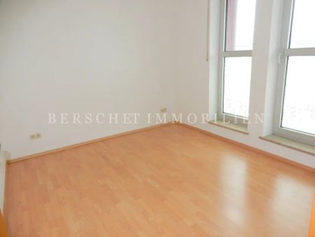 Schönes Single-Penthouse mit 2 Balkonen in Obertshausen/Hausen - Photo 2