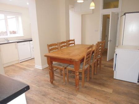 5 bedroom semi-detached house to rent - Photo 2