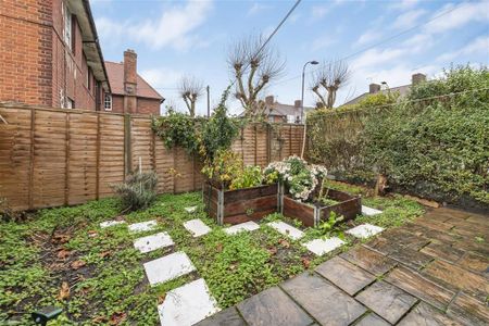 3 bedroom end of terrace house to rent - Photo 5