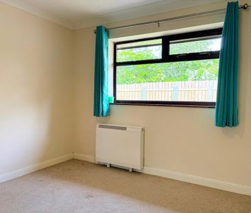 2 bedroom semi-detached bungalow to rent - Photo 4