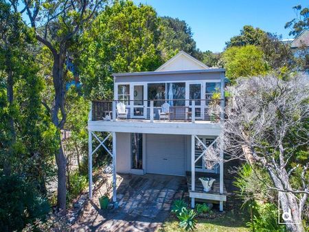 Picture Perfect Cottage With Ocean Views - Photo 4