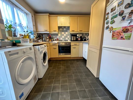 3 Bedroom House To Let - HP12 - Photo 1