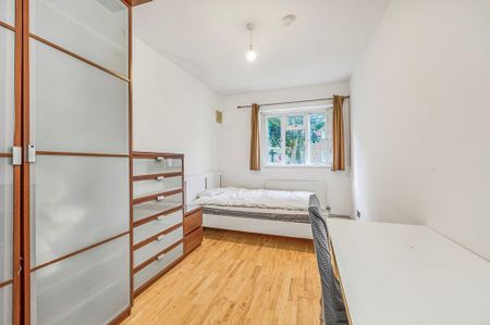 3 bedroom flat to rent - Photo 2