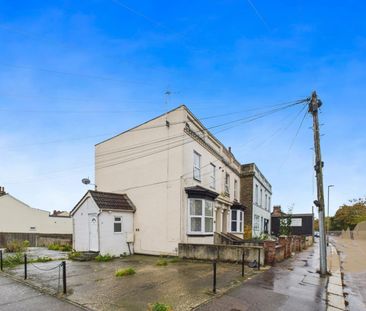 Stour Road, Harwich - Photo 1
