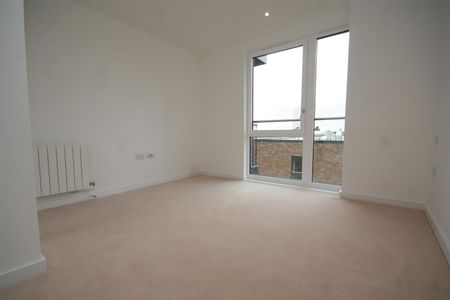 Quinton Court, Plough Way, London - Photo 2