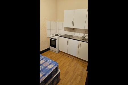 Studio Flat, Barking Road, E13 - Photo 3