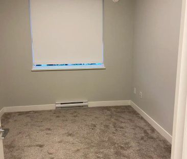 Central Park Village - Park Suites — 1 Bedroom + Den - Photo 6