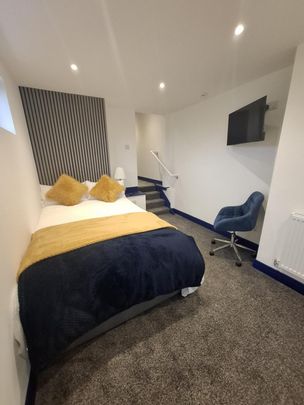 Room to let in newly refurbished HMO – Heneage Road - Photo 1