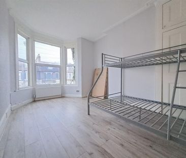 2 Grove Green Road, London E11 - Photo 1