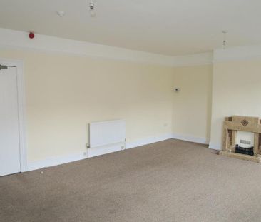 3 bedroom flat to rent - Photo 2