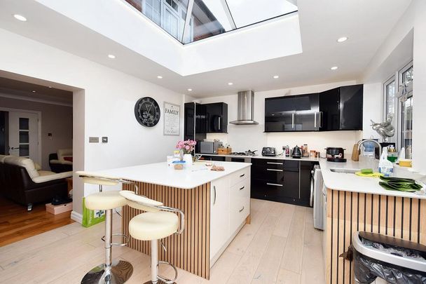1 bedroom in a house share to rent - Photo 1