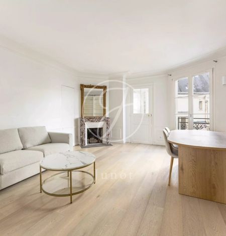 Appartement • Paris 6ème - Photo 2