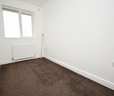 2 bedroom end of terrace house to rent - Photo 5