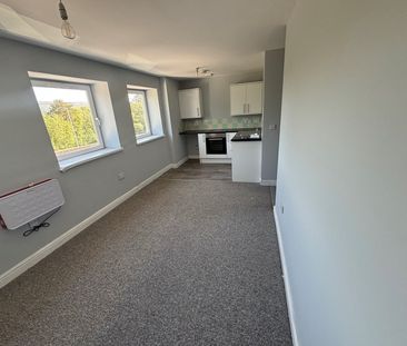 Neath Road, Plasmarl, SWANSEA - Photo 3