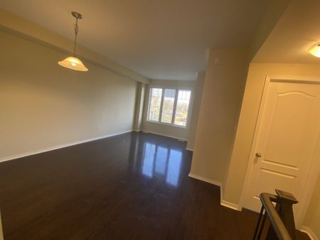 For Lease - 3215 Thomas Street Unit# 2 (Main), Mississauga, Ontario - Photo 3