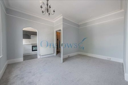 Warwick Gardens, Kensington - Photo 3