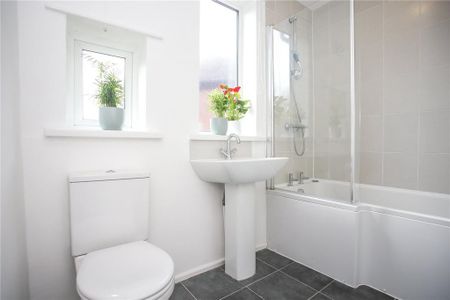 3 bedroom semi-detached house to rent - Photo 5