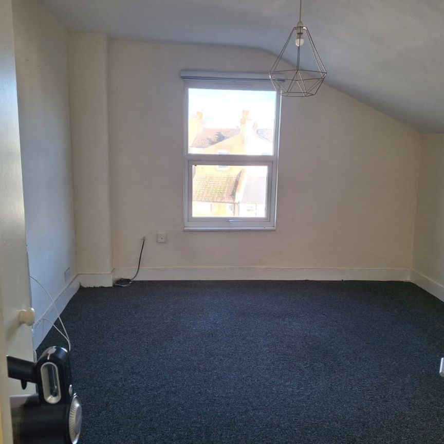 1 Bed Flat, Gilbey Road, SW17 - Photo 1