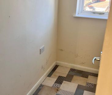 3 bedroom flat to rent - Photo 5